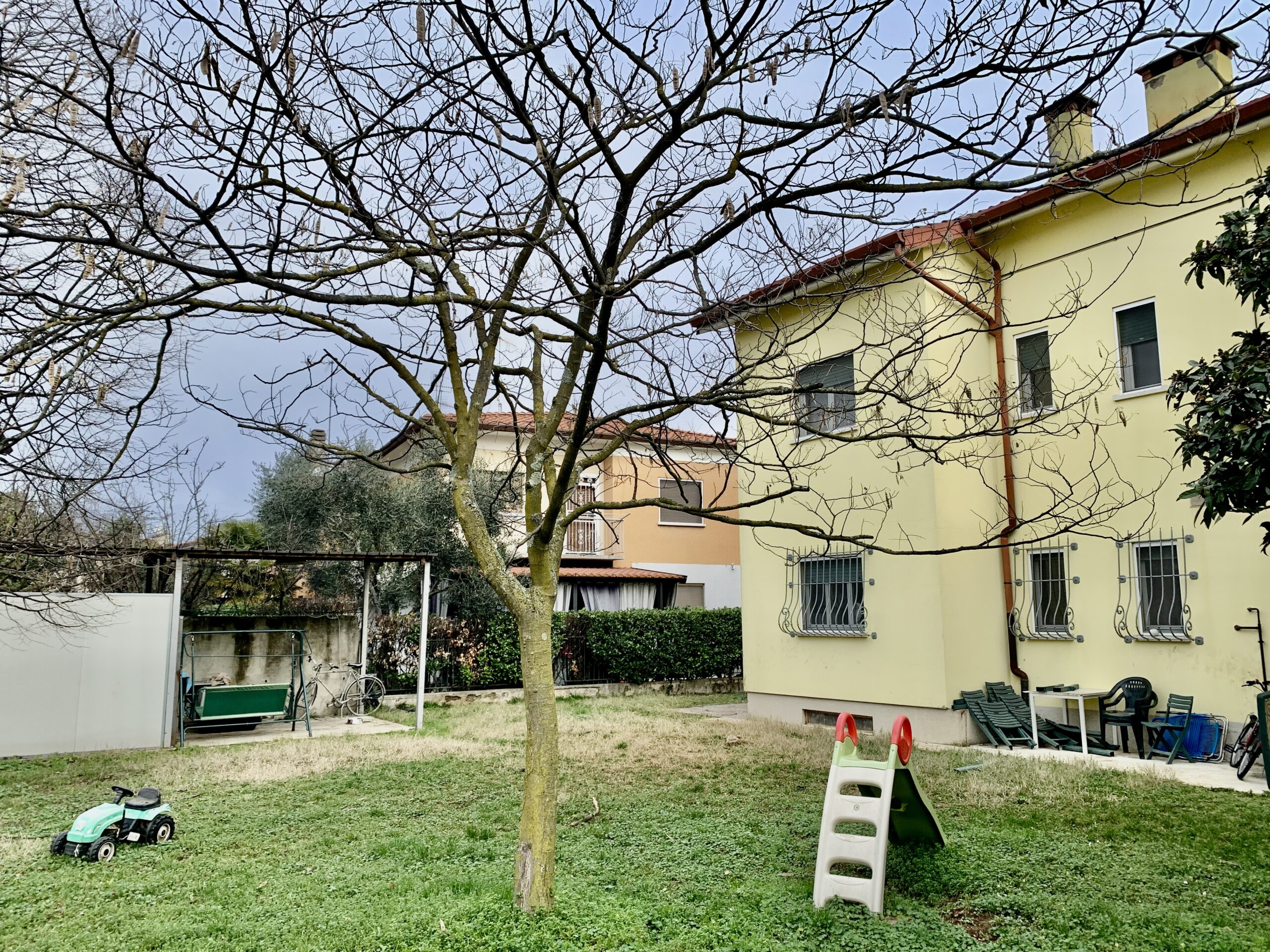 Udine via del Bon intera bifamiliare con giardino